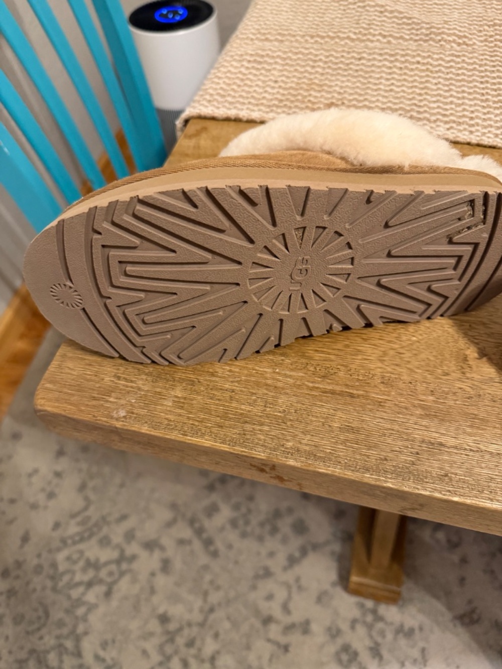 UGG - Picture 2 of 6